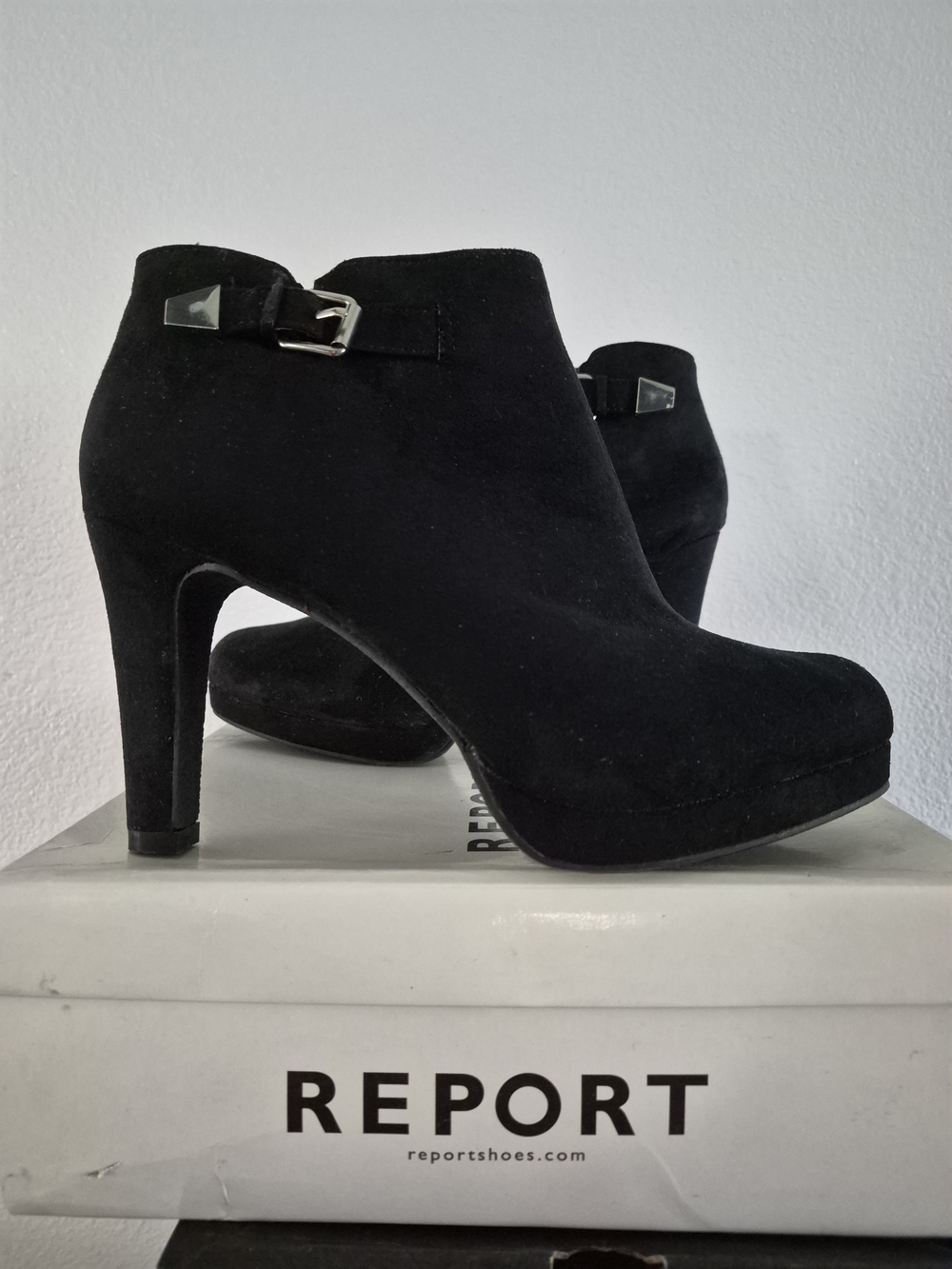 NEW REPORT Evinston Black Suede Ankle Booties with Buckle Accent W 9.5